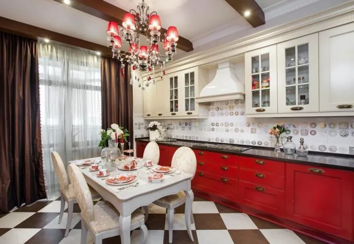 Красно-белая кухня в классическом стиле