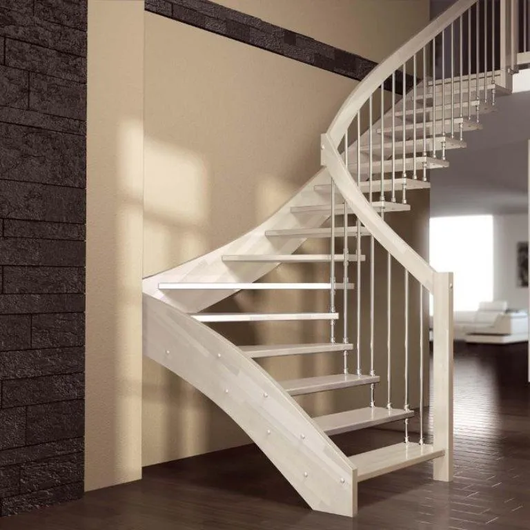 Популярными являются модульные лестницы, которые можно устанавливать в помещениях любых размеров и форм