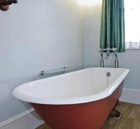 Бюджетная ванная комната с чугунной сантехникой
